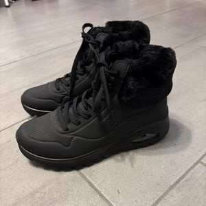 Black Women's Fur-Lined Sneakers